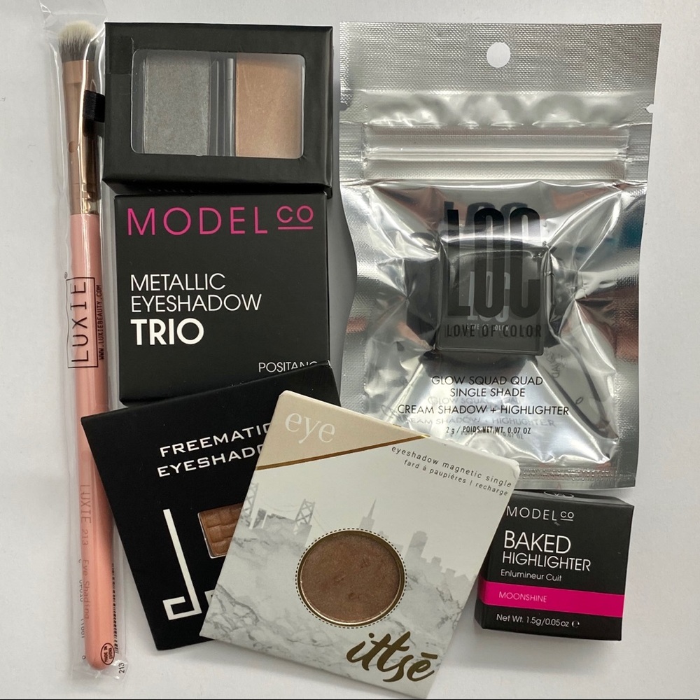 ❌SOLD❌ Eyeshadow and Highlighter Bundle
